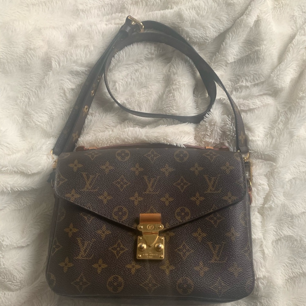 Louis Vuitton Pochette Métis Monogram Satchel